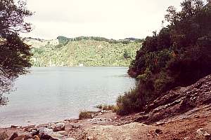 img f200425: Lake Rotokawau