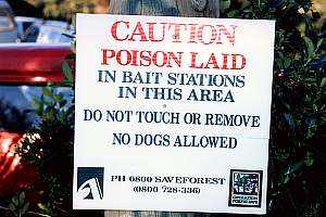 f981617: poison bait sign